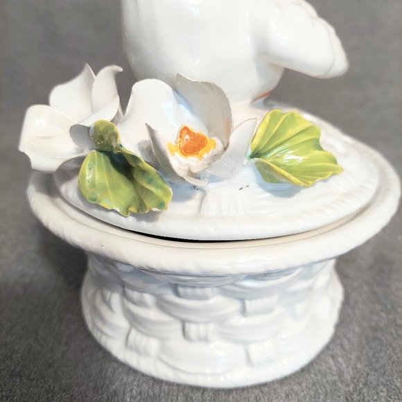Vintage Bassano White Bird Lidded Basket Weave Container Dove Flowers Italy - Picture 6 of 11